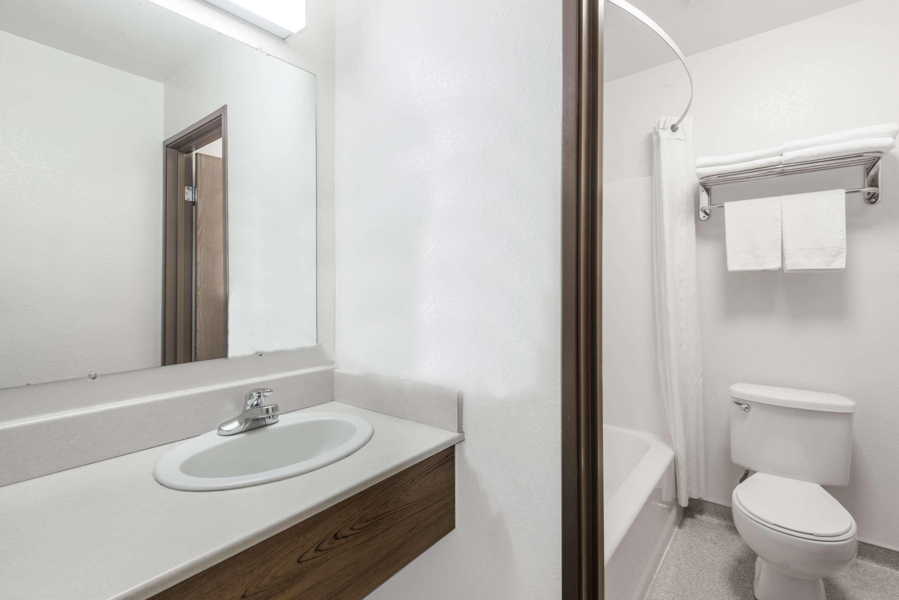 Super 8 By Wyndham Missoula/Reserve St. Экстерьер фото
