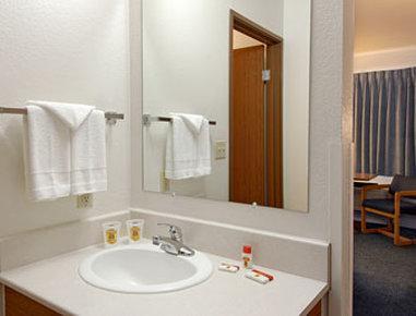 Super 8 By Wyndham Missoula/Reserve St. Экстерьер фото